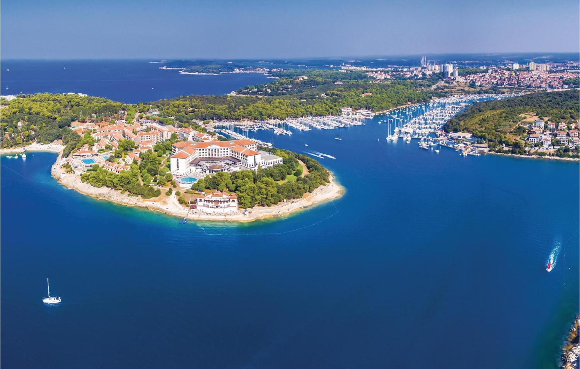 Gorgeous Apartment In Pula With House Sea View Exterior foto